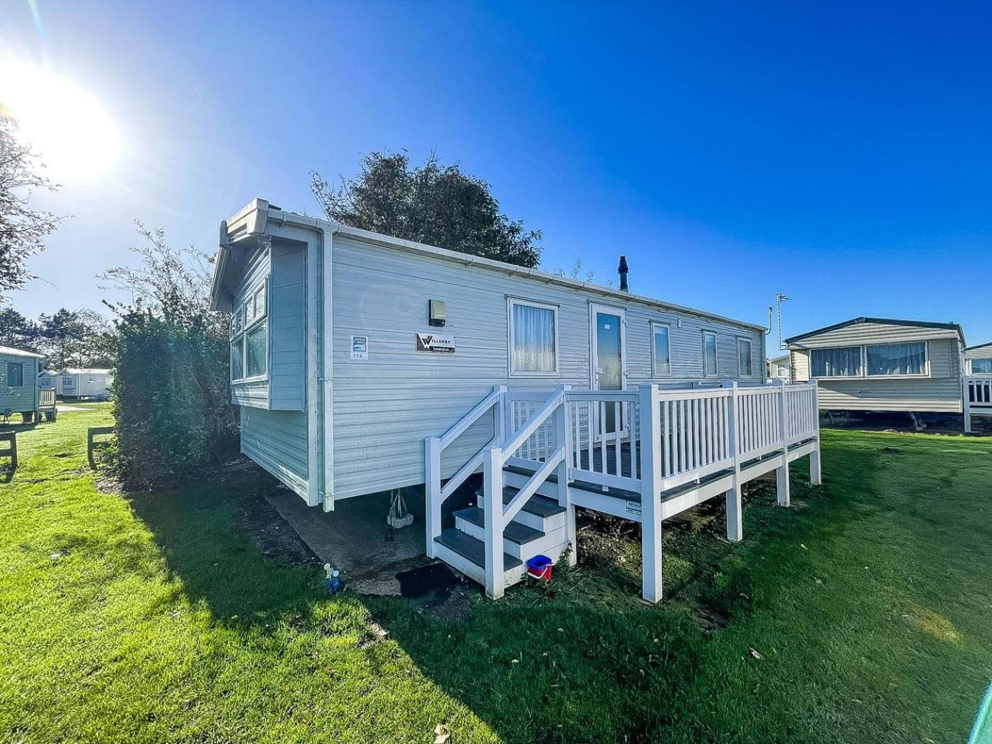 Hopton on Sea Lovely Caravan With Decking And Outside Furniture At Broadland Sands Ref 20113Bs מראה חיצוני תמונה